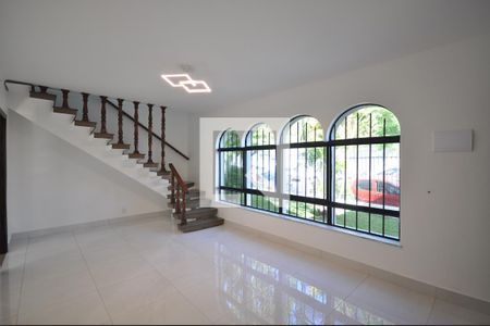Sala de casa para alugar com 4 quartos, 160m² em Jardim Modelo, São Paulo