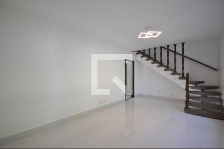 Sala de casa para alugar com 4 quartos, 160m² em Jardim Modelo, São Paulo