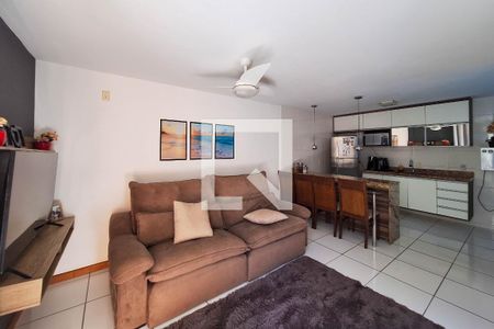 Sala de casa de condomínio para alugar com 2 quartos, 63m² em Engenho do Mato, Niterói
