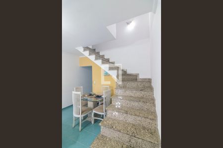 Escada de casa à venda com 3 quartos, 185m² em Vila Lucinda, Santo André