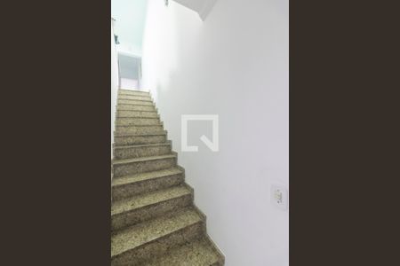 Escada de Entrada de casa à venda com 3 quartos, 185m² em Vila Lucinda, Santo André