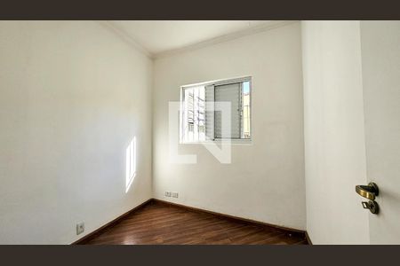 Quarto 2 de casa para alugar com 3 quartos, 100m² em Jardim Itacolomi, São Paulo