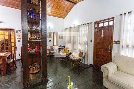 Sala 1 de casa para alugar com 8 quartos, 500m² em Santo Antônio, Belo Horizonte