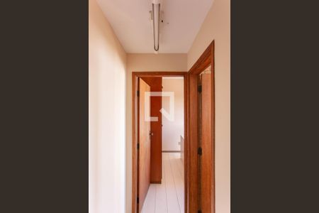 Corredor de apartamento para alugar com 2 quartos, 75m² em Ouro Preto, Belo Horizonte