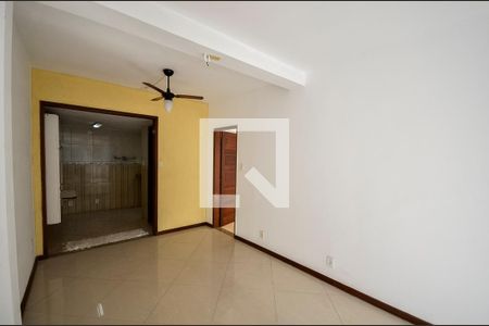 Sala de apartamento para alugar com 1 quarto, 70m² em Benfica, Rio de Janeiro