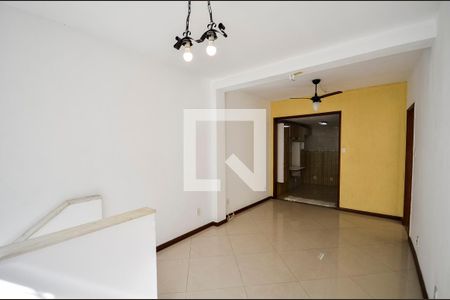 Sala de apartamento para alugar com 1 quarto, 70m² em Benfica, Rio de Janeiro