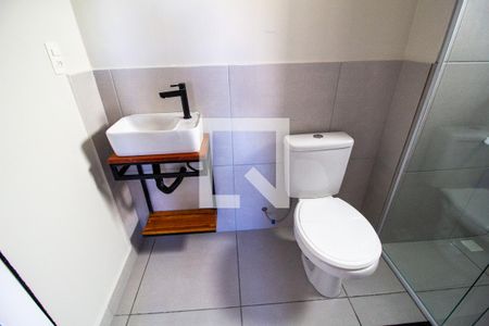 Banheiro de kitnet/studio para alugar com 1 quarto, 28m² em Vila Haro, Sorocaba