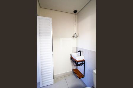 Banheiro de kitnet/studio para alugar com 1 quarto, 28m² em Vila Haro, Sorocaba