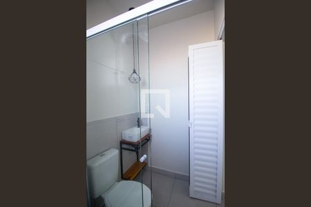 Banheiro de kitnet/studio para alugar com 1 quarto, 21m² em Vila Haro, Sorocaba