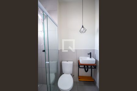 Banheiro de kitnet/studio para alugar com 1 quarto, 21m² em Vila Haro, Sorocaba