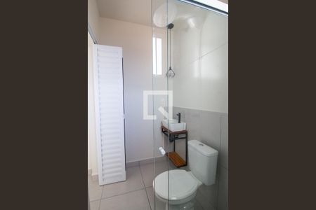 Banheiro de kitnet/studio para alugar com 1 quarto, 23m² em Vila Haro, Sorocaba
