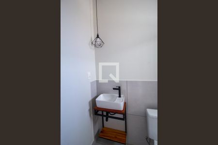 Banheiro de kitnet/studio para alugar com 1 quarto, 23m² em Vila Haro, Sorocaba