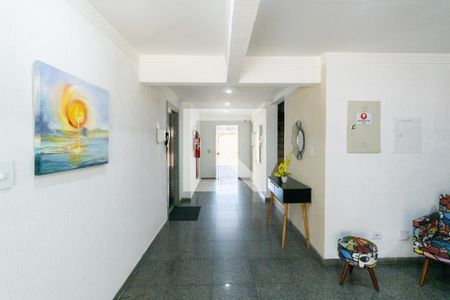 Hall social de apartamento para alugar com 2 quartos, 69m² em Jardim Las Palmas, Guarujá