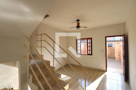 Sala de casa para alugar com 2 quartos, 70m² em Mutuapira, São Gonçalo