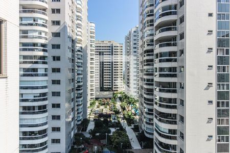 Varanda - Vista de apartamento à venda com 4 quartos, 160m² em Barra da Tijuca, Rio de Janeiro