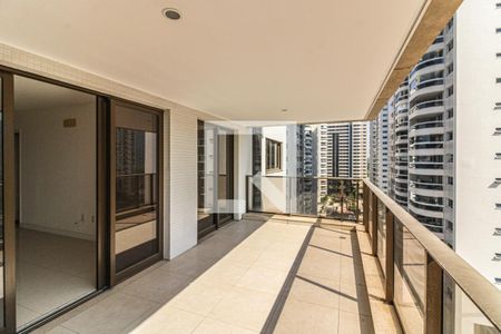 Varanda de apartamento à venda com 4 quartos, 160m² em Barra da Tijuca, Rio de Janeiro