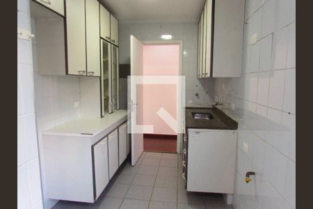 Cozinha de apartamento para alugar com 3 quartos, 75m² em Vila Suzana, São Paulo