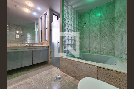Banheiro da Suíte 1 de apartamento à venda com 4 quartos, 170m² em Serra, Belo Horizonte