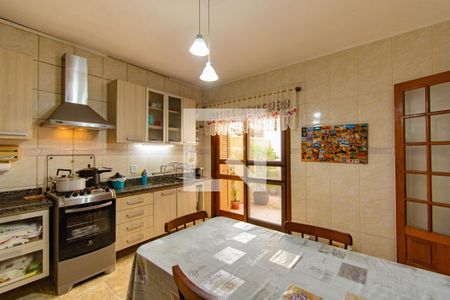 Cozinha  de casa à venda com 3 quartos, 130m² em Niterói, Canoas