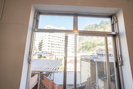 Sala janela de apartamento à venda com 2 quartos, 65m² em Catete, Rio de Janeiro