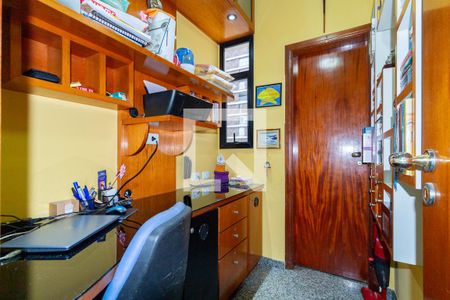 Apartamento à venda com 132m², 3 quartos e 4 vagas Apartamento à venda com 132m², 3 quartos e 4 vagasQuarto - Área de Serviço