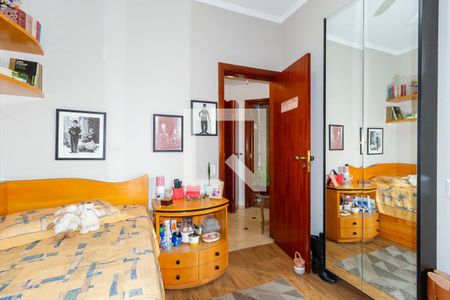 Apartamento à venda com 132m², 3 quartos e 4 vagas Apartamento à venda com 132m², 3 quartos e 4 vagasQuarto 2