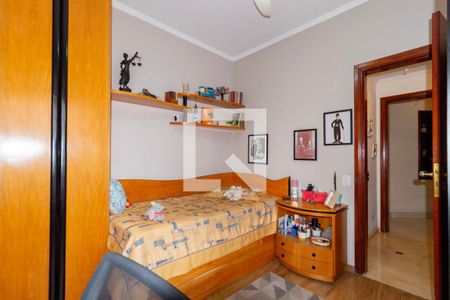 Apartamento à venda com 132m², 3 quartos e 4 vagas Apartamento à venda com 132m², 3 quartos e 4 vagasQuarto 2