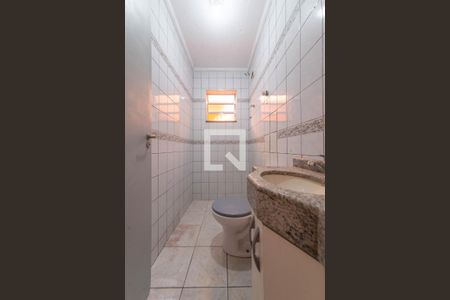Banheiro de casa para alugar com 1 quarto, 42m² em Vila Guarani (zona Sul), São Paulo