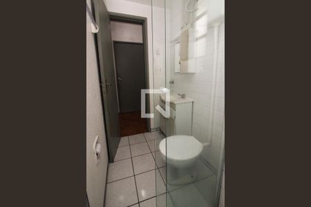 Banheiro de apartamento para alugar com 1 quarto, 40m² em Cristal, Porto Alegre