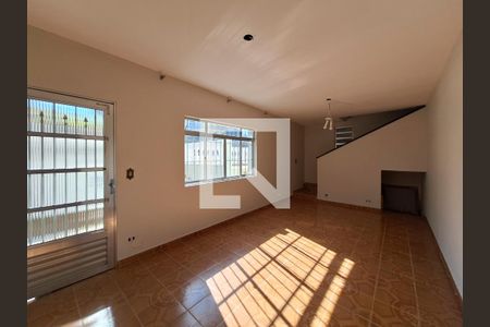 Sala de casa para alugar com 3 quartos, 200m² em Jardim Sonia, São Paulo