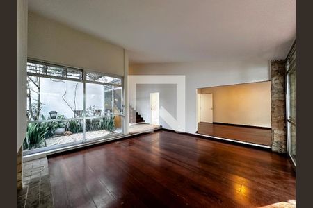 Sala de casa para alugar com 4 quartos, 350m² em Jardim dos Estados, São Paulo