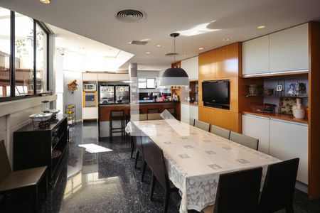 Cozinha 1 de apartamento à venda com 3 quartos, 360m² em Aclimação, São Paulo