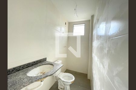 Banheiro de apartamento à venda com 2 quartos, 62m² em Europa, Contagem