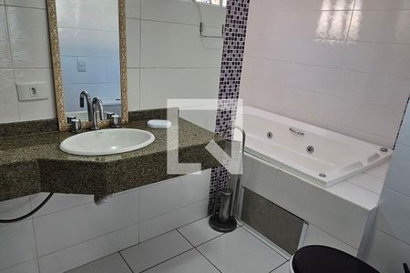Banheiro suíte de casa de condomínio para alugar com 3 quartos, 180m² em Fazendinha, Curitiba