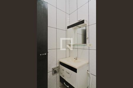 Banheiro de casa para alugar com 1 quarto, 60m² em Parque Peruche, São Paulo