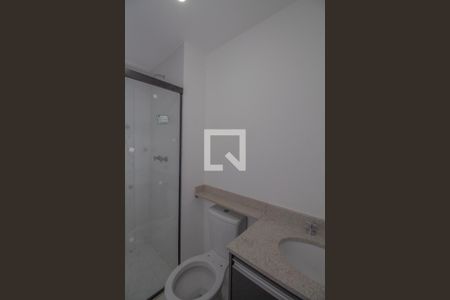 Banheiro  de kitnet/studio para alugar com 1 quarto, 28m² em Vila Independência, São Paulo