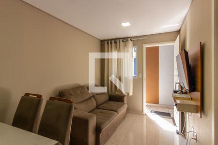 Sala de apartamento à venda com 2 quartos, 50m² em Vila Carmosina, São Paulo