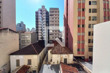 Vista da Sala  de apartamento à venda com 3 quartos, 85m² em Centro, Campinas