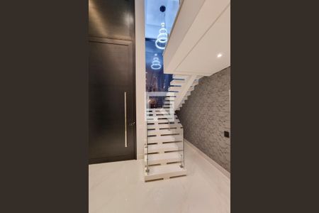 Escada de casa de condomínio para alugar com 5 quartos, 380m² em Urbanova, São José dos Campos