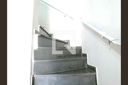 Sala - Escada de casa para alugar com 2 quartos, 123m² em Piqueri, São Paulo