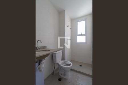 Banheiro de apartamento à venda com 1 quarto, 42m² em Jardim Tupanci, Barueri