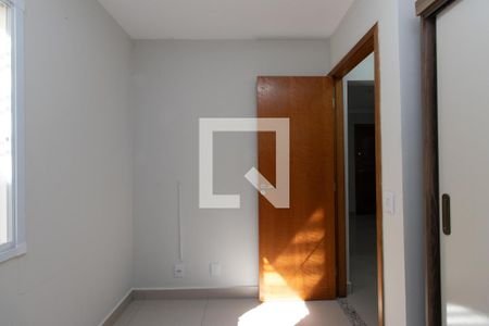 Quarto 1 de apartamento para alugar com 2 quartos, 45m² em Vila Nivi, São Paulo