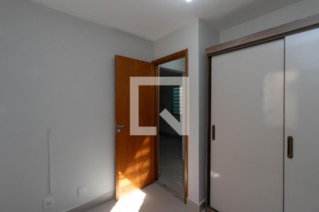 Quarto 1 de apartamento para alugar com 2 quartos, 45m² em Vila Nivi, São Paulo