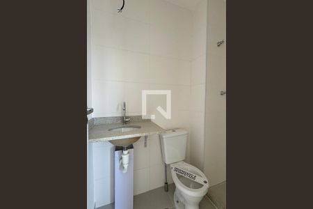 Banheiro de apartamento à venda com 2 quartos, 47m² em Jardim Tupanci, Barueri