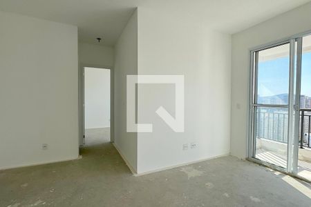 Sala de apartamento à venda com 2 quartos, 47m² em Jardim Tupanci, Barueri