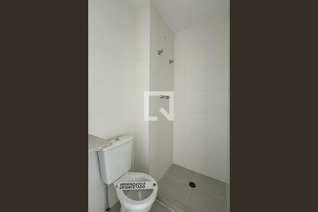 Banheiro de apartamento à venda com 2 quartos, 47m² em Jardim Tupanci, Barueri