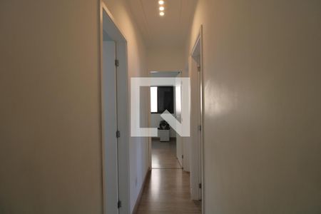Corredor de apartamento para alugar com 3 quartos, 69m² em Campo Grande, São Paulo