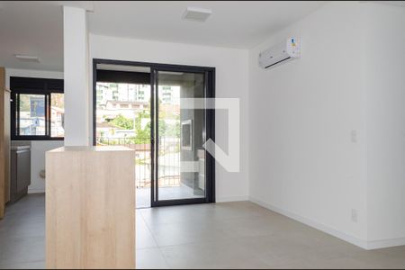 Sala de apartamento para alugar com 2 quartos, 69m² em João Paulo, Florianópolis