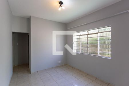 Sala de casa para alugar com 3 quartos, 250m² em Primeiro de Maio, Belo Horizonte