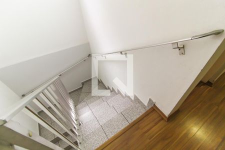 Escada de casa à venda com 3 quartos, 151m² em Vila Regina, São Paulo